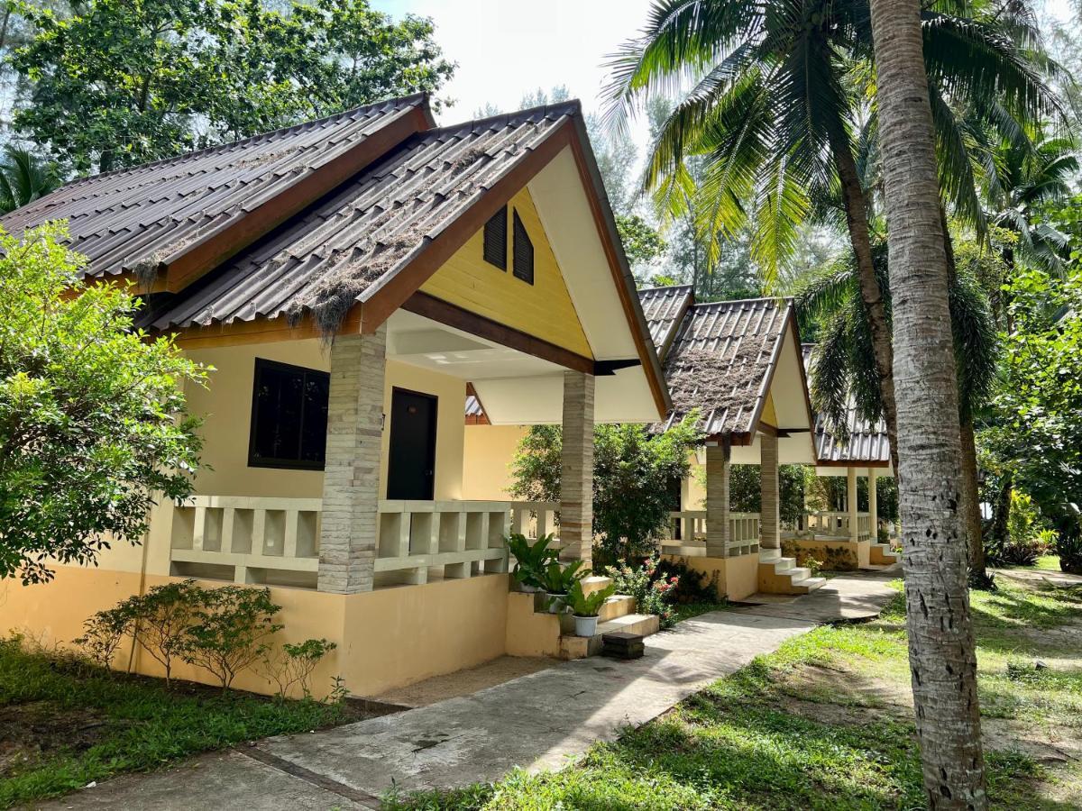 Ao Thong Beach Resort Bang Sak Buitenkant foto