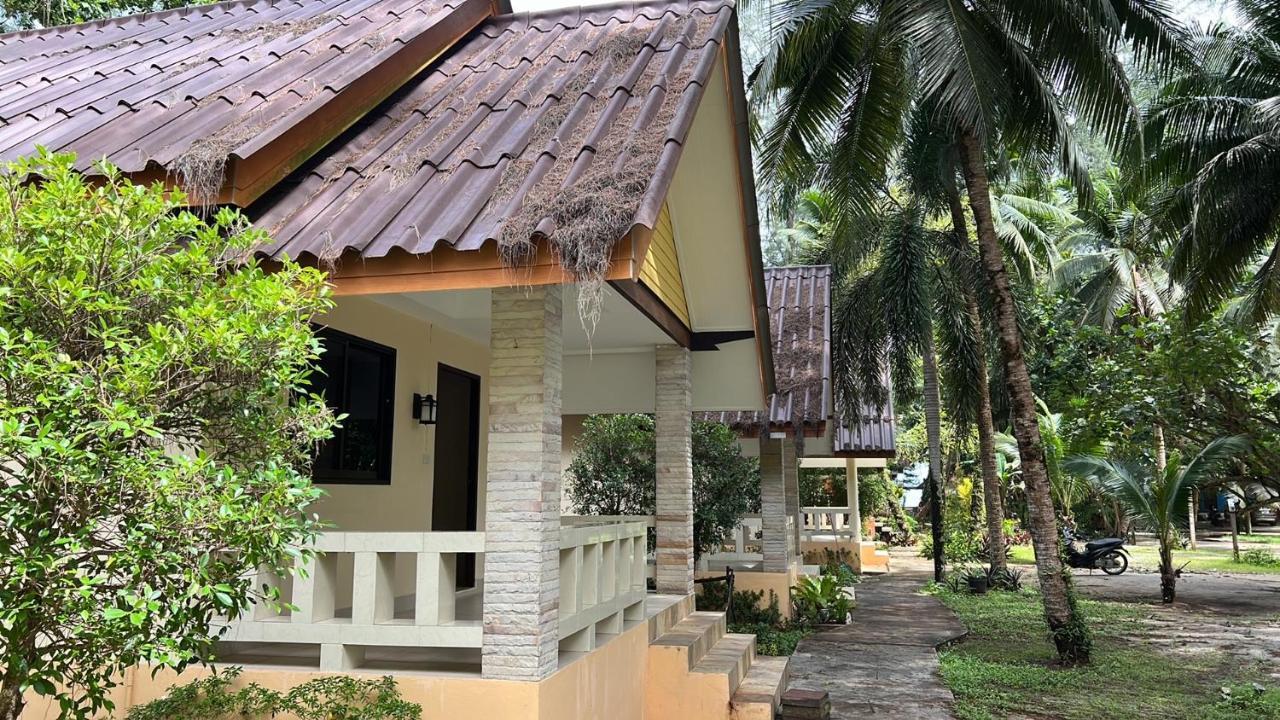 Ao Thong Beach Resort Bang Sak Buitenkant foto