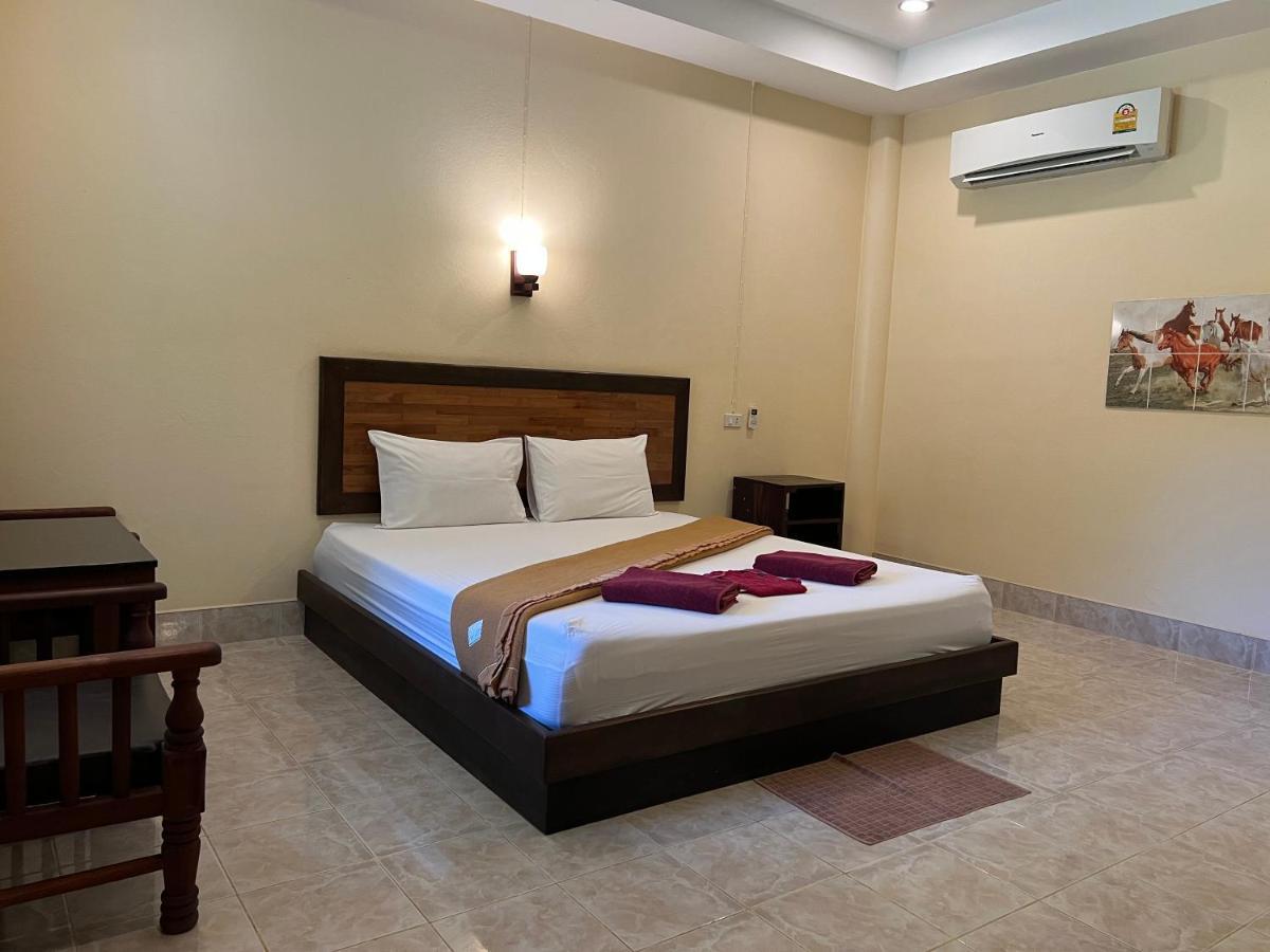 Ao Thong Beach Resort Bang Sak Buitenkant foto