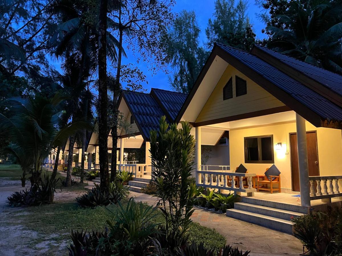 Ao Thong Beach Resort Bang Sak Buitenkant foto