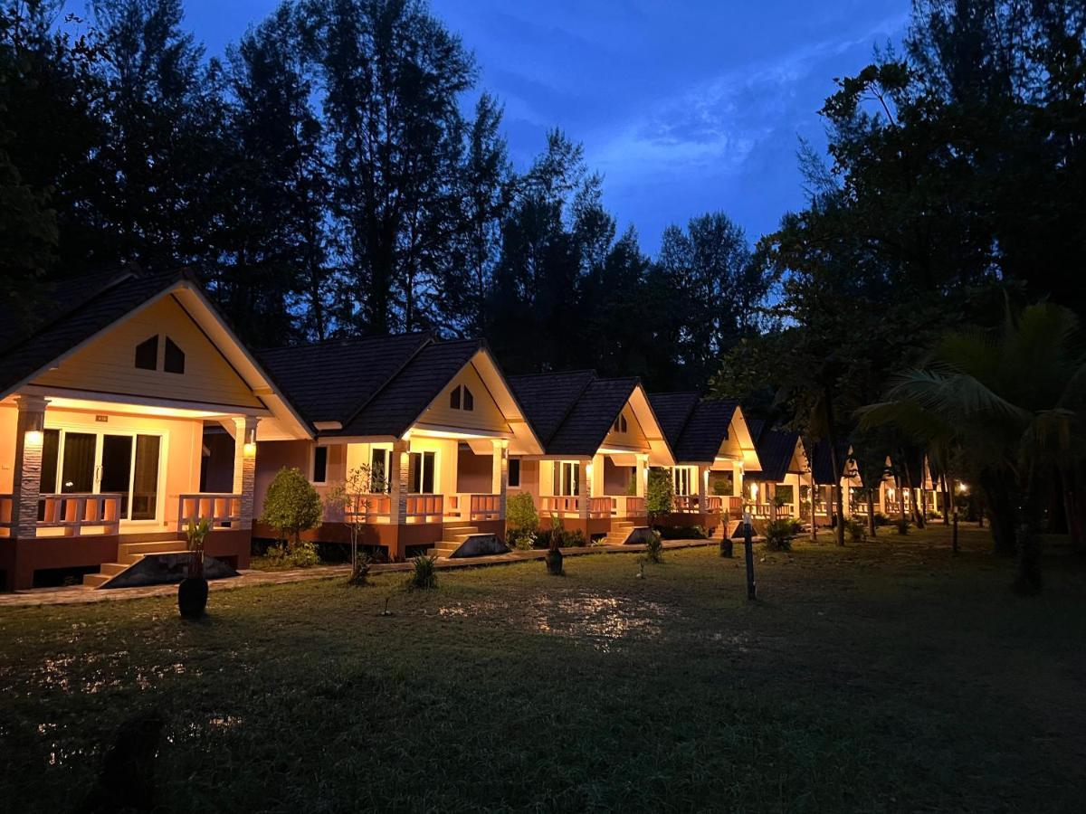 Ao Thong Beach Resort Bang Sak Buitenkant foto