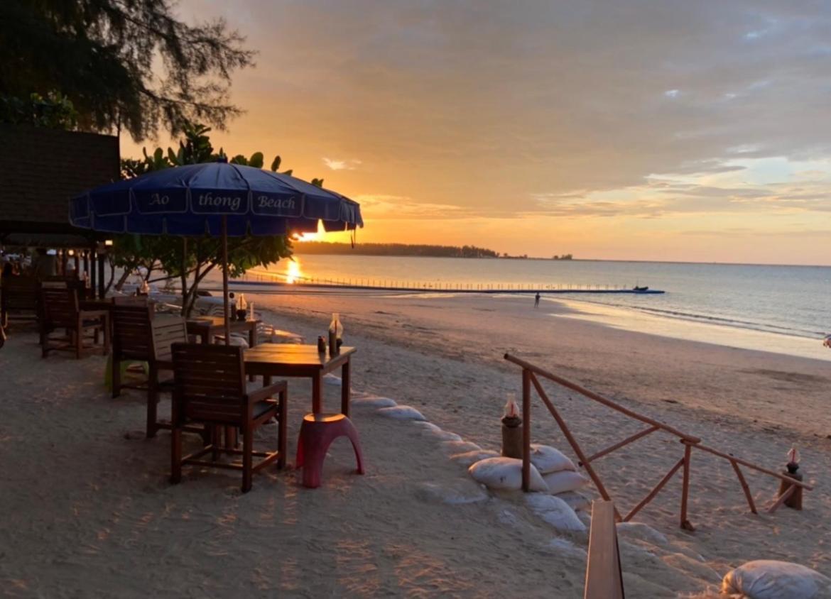 Ao Thong Beach Resort Bang Sak Buitenkant foto