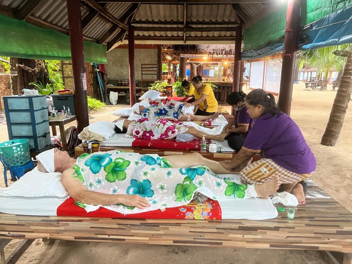 Ao Thong Beach Resort Bang Sak Buitenkant foto
