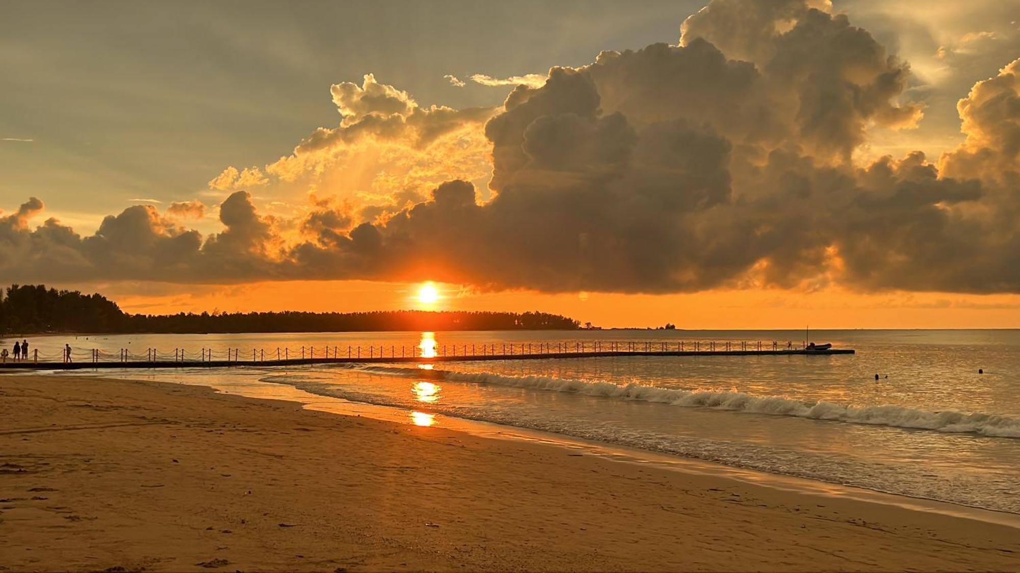 Ao Thong Beach Resort Bang Sak Buitenkant foto