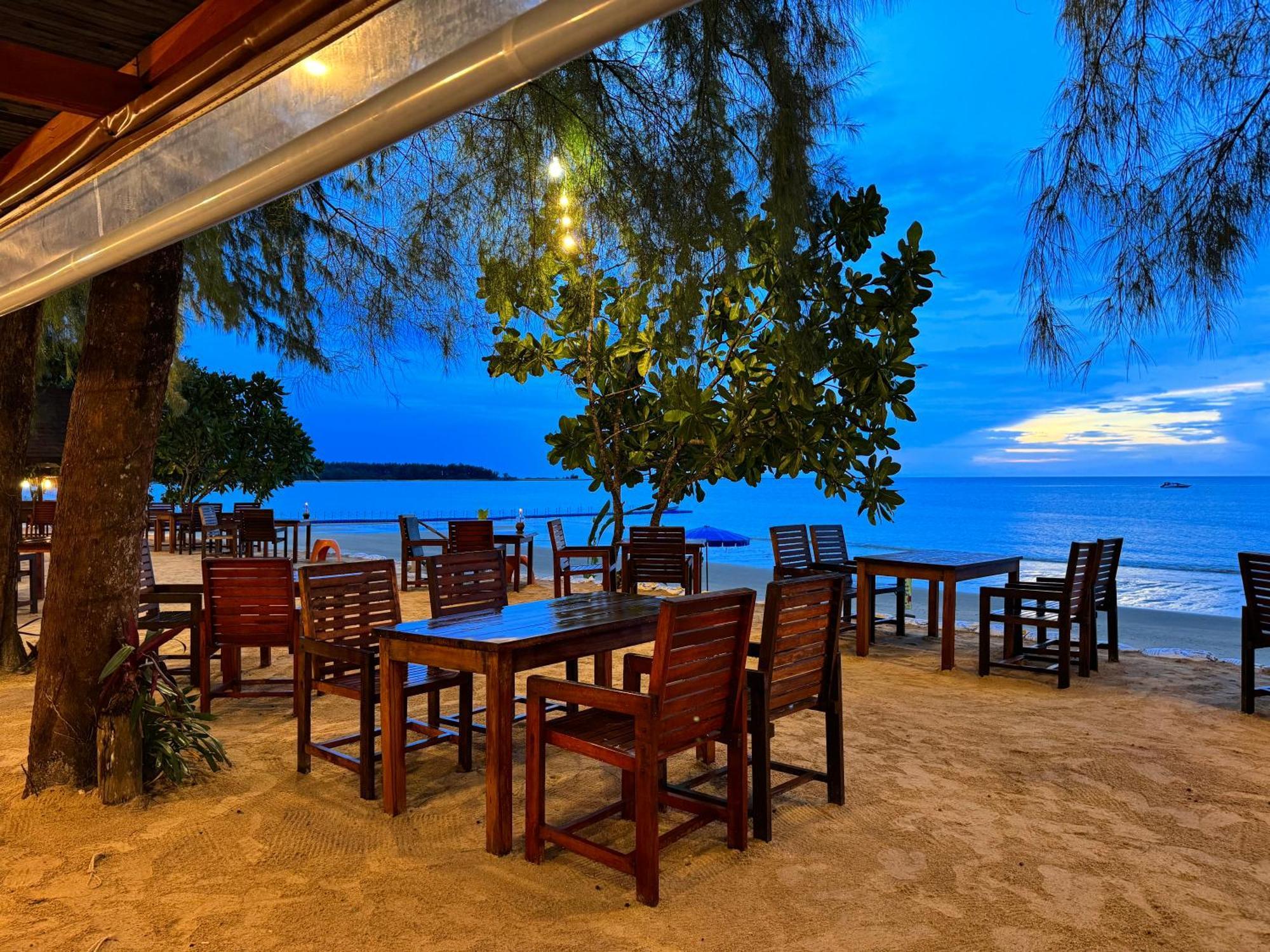 Ao Thong Beach Resort Bang Sak Buitenkant foto