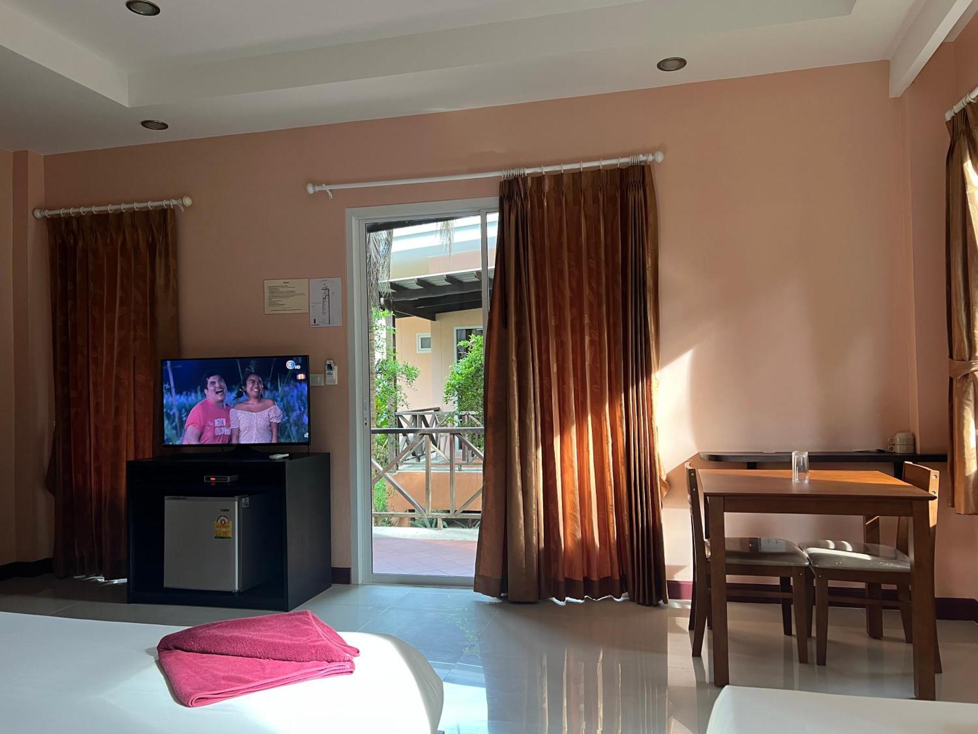 Ao Thong Beach Resort Bang Sak Buitenkant foto