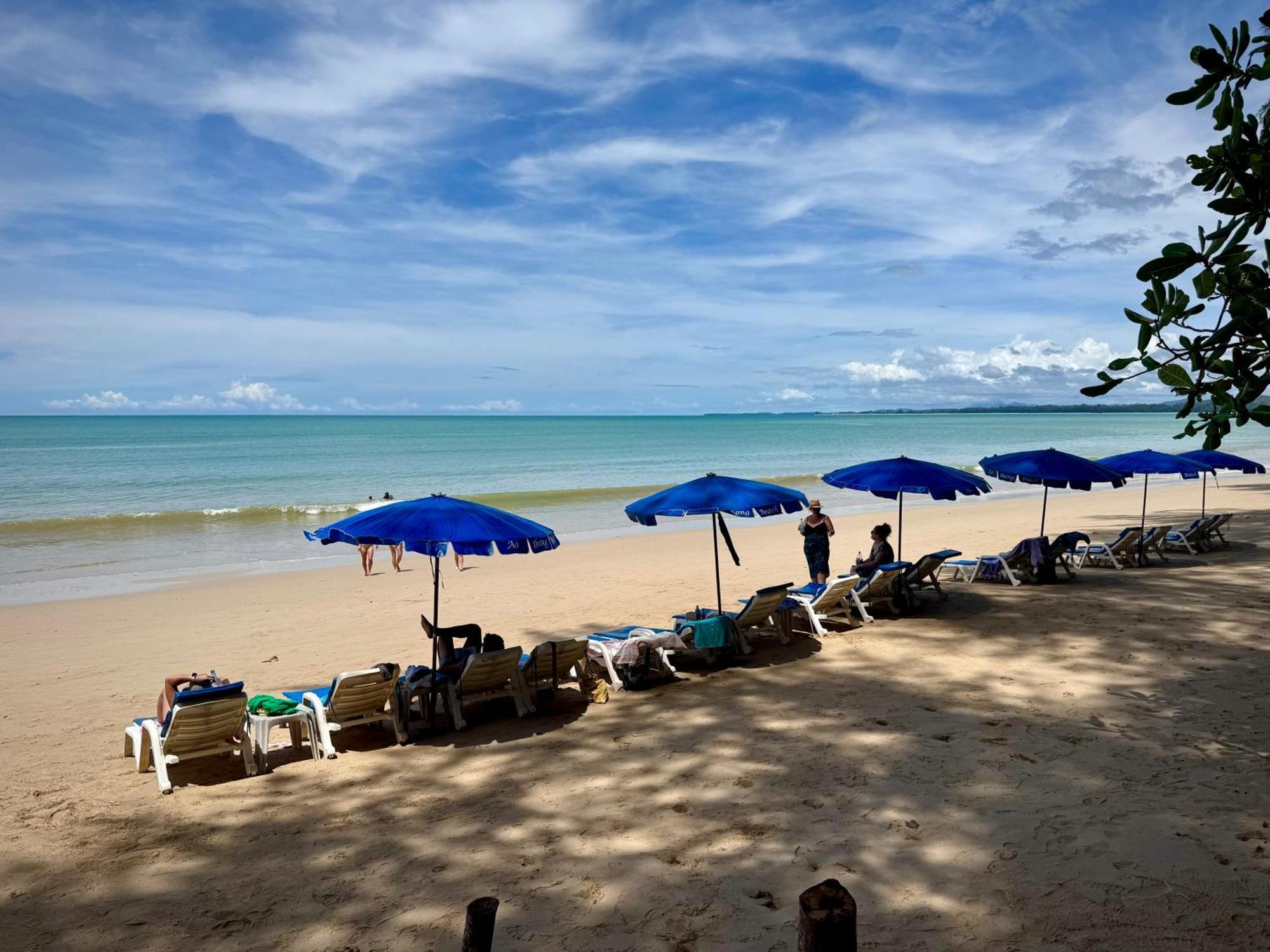 Ao Thong Beach Resort Bang Sak Buitenkant foto
