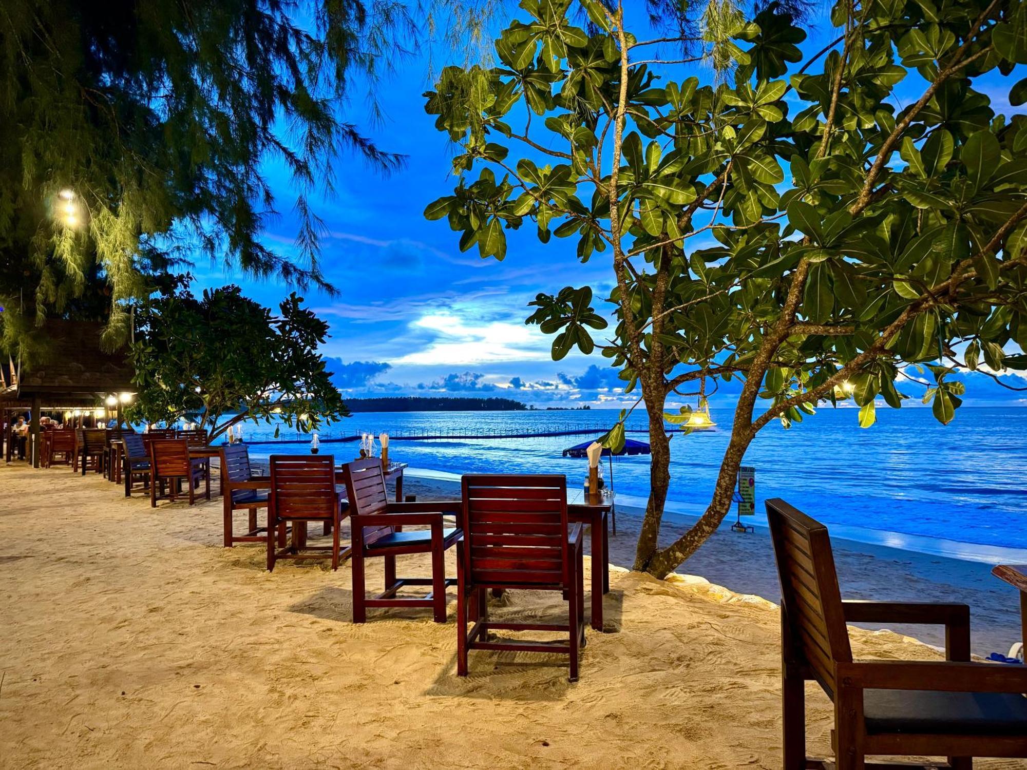 Ao Thong Beach Resort Bang Sak Buitenkant foto