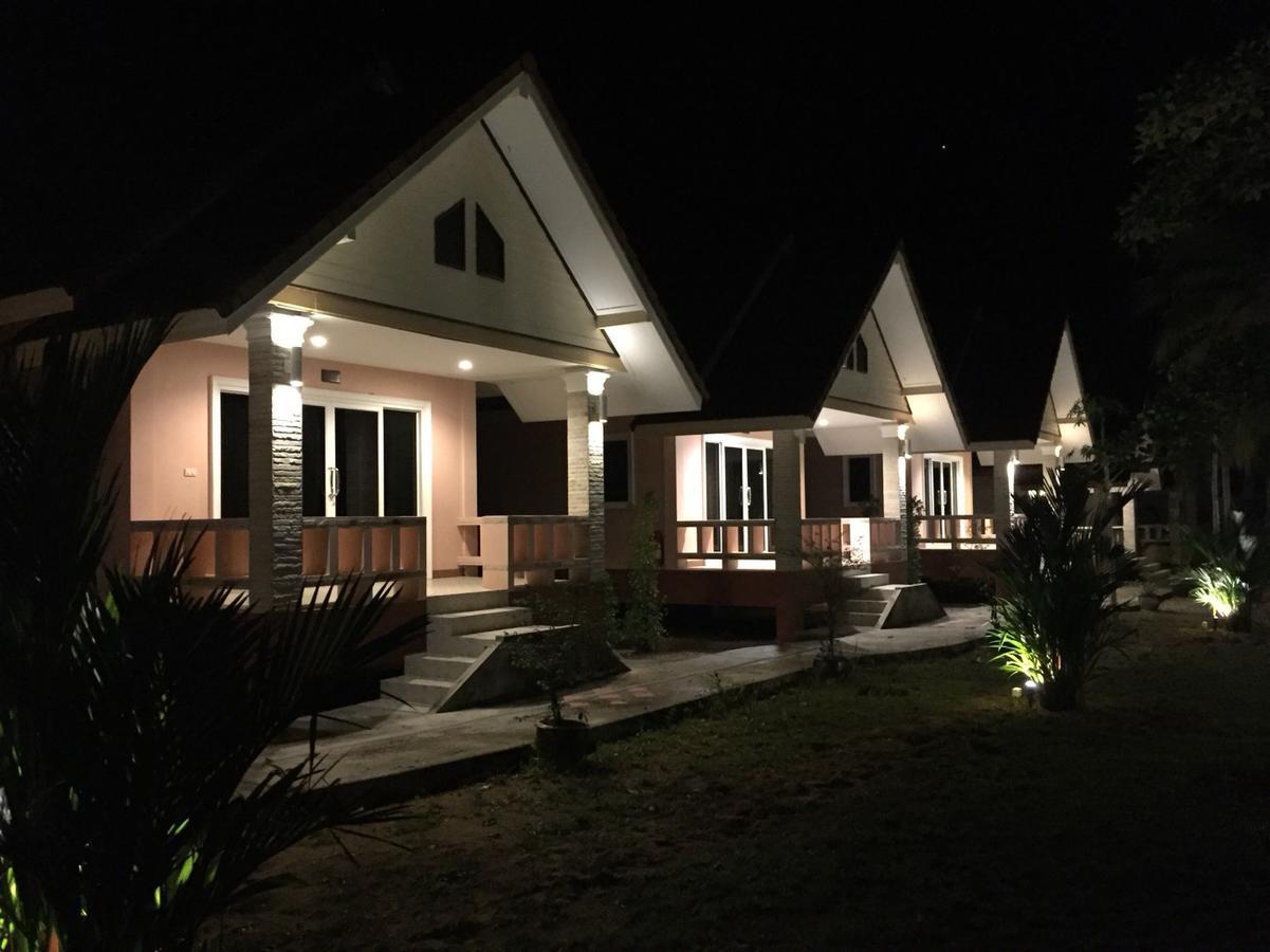 Ao Thong Beach Resort Bang Sak Buitenkant foto