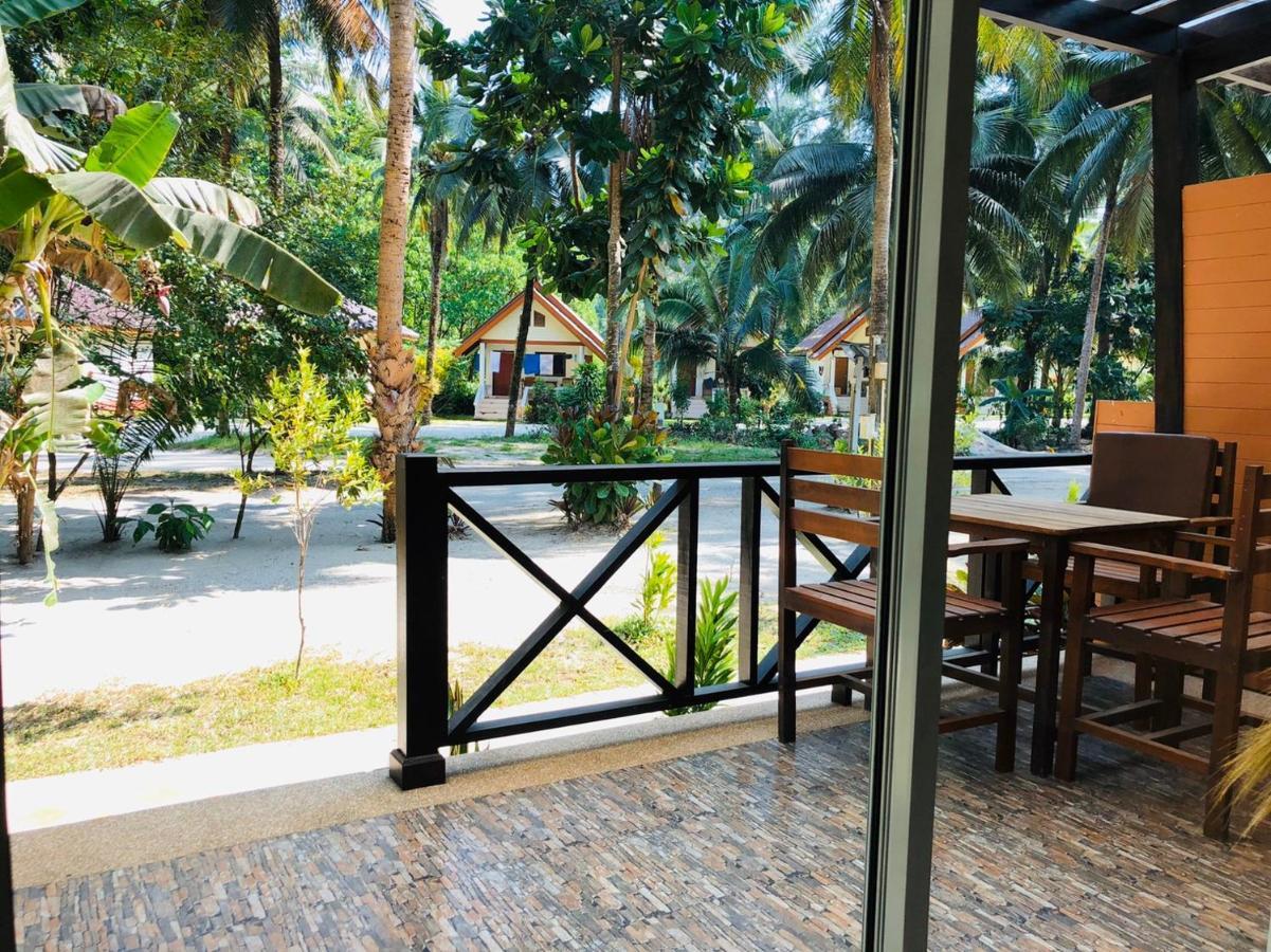 Ao Thong Beach Resort Bang Sak Buitenkant foto